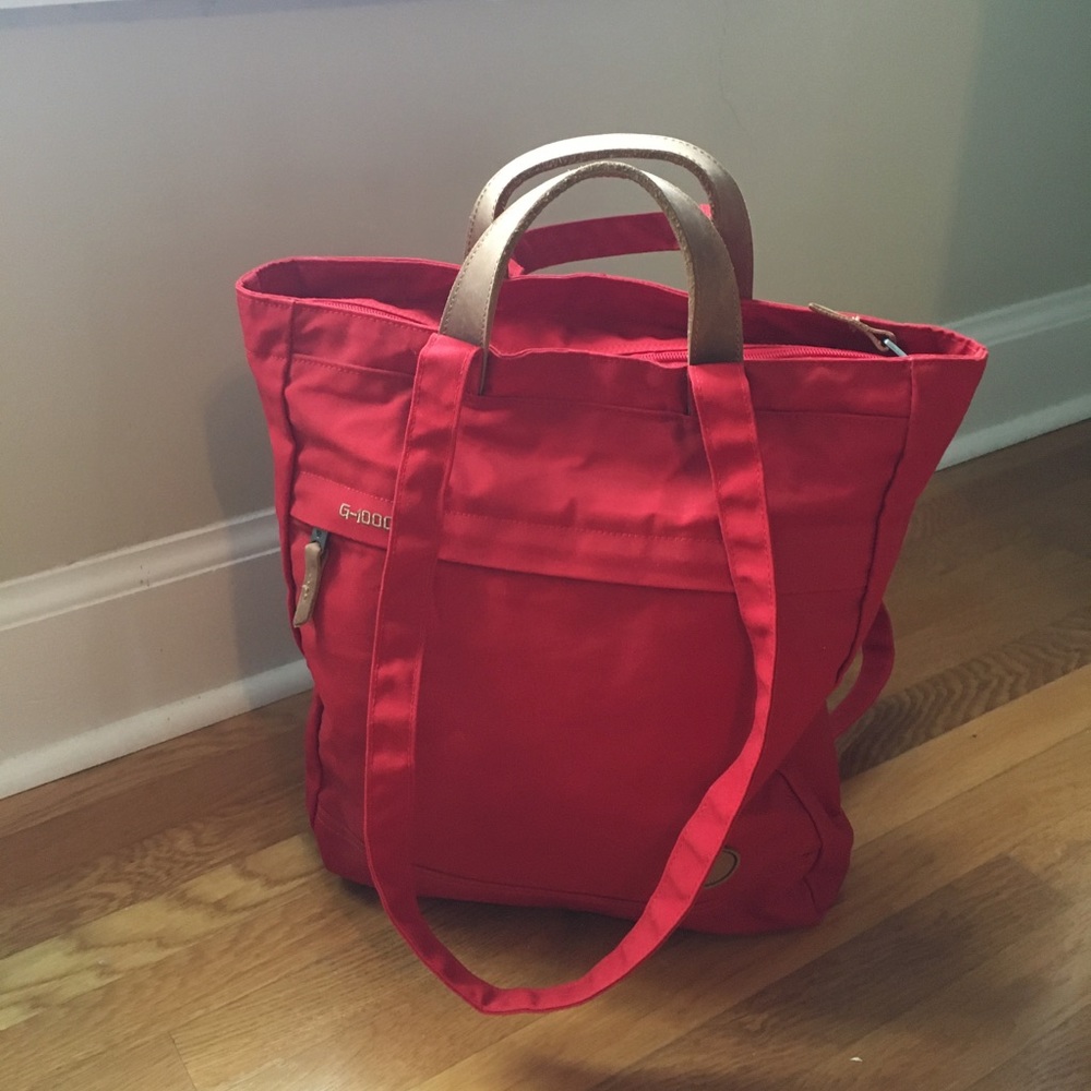 Fjallraven Totepack No.1 Bag - can be worn over the shoulder or as backpack.